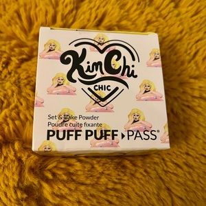 Kim Chi Chic Puff Puff Pass Translucent Powder
